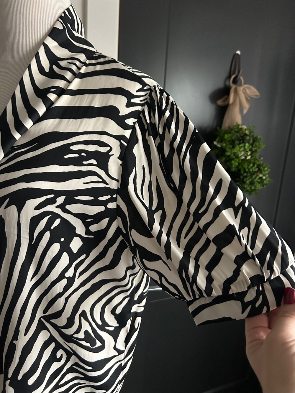🦓 XL Zebra-Print Tie-Neck blouse short sleeve Top - Black & off White